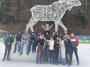 Gruppenfoto am Eislaufplatz