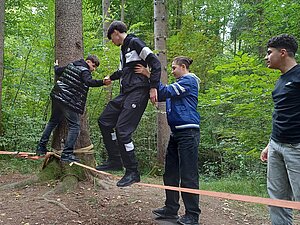 Bildautorin: Sabrina Jovcic Outdoorspiel mit Slackline