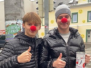 2 Schüler beim Spendensammeln